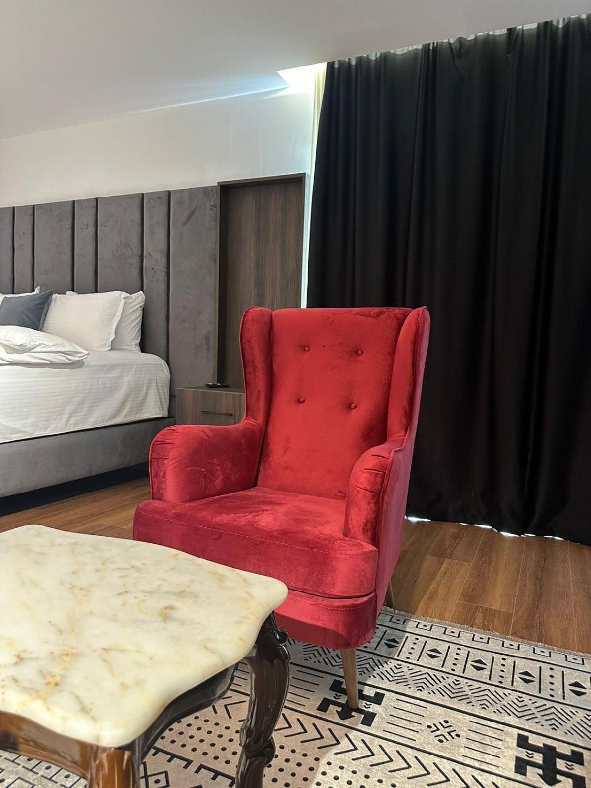 Hotel Europa Prishtina Пристина Екстериор снимка