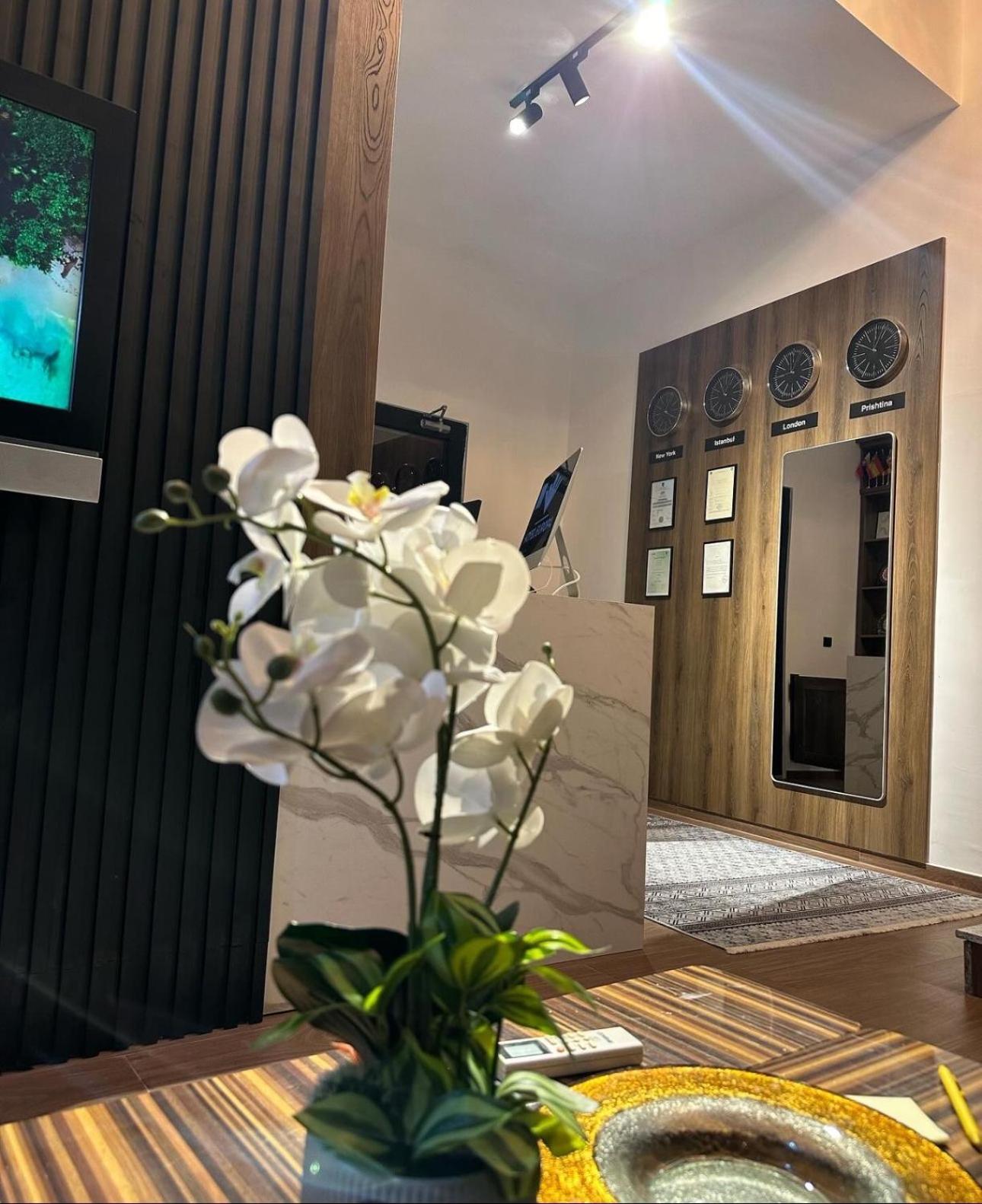 Hotel Europa Prishtina Пристина Екстериор снимка