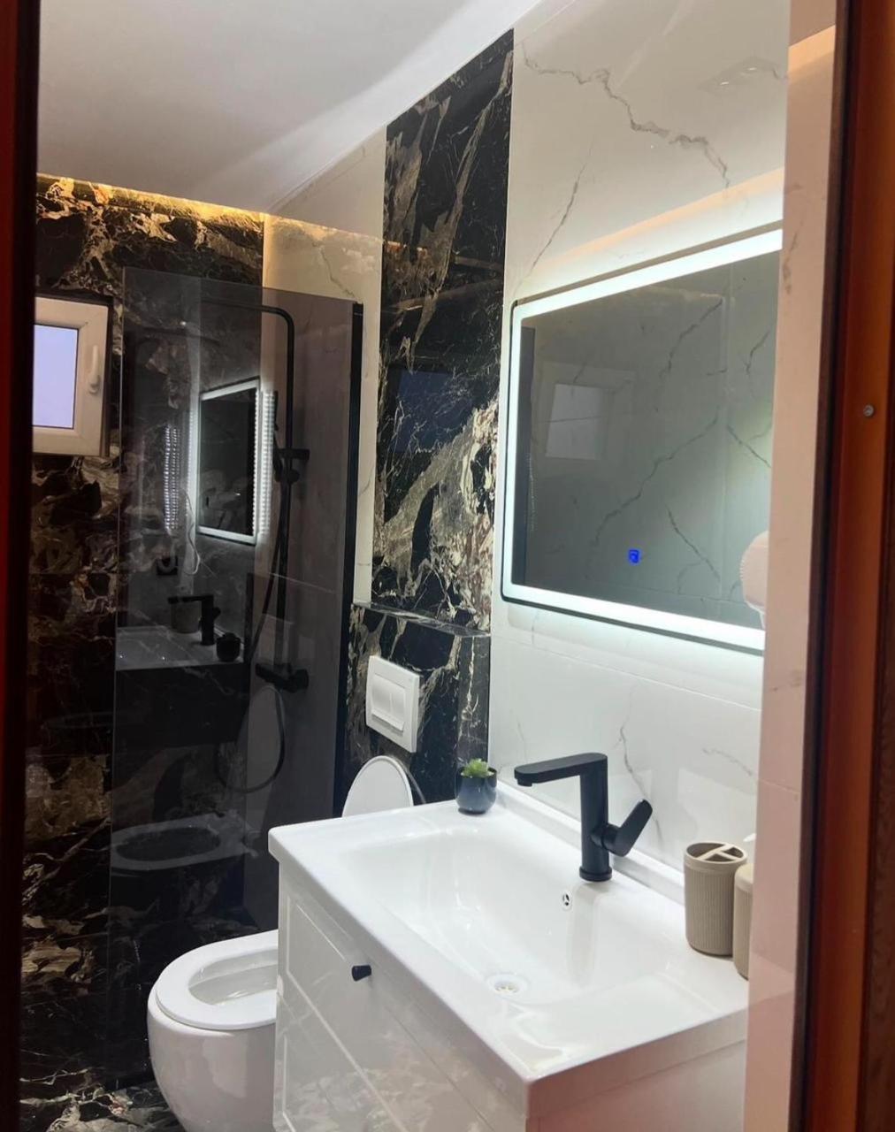 Hotel Europa Prishtina Пристина Екстериор снимка