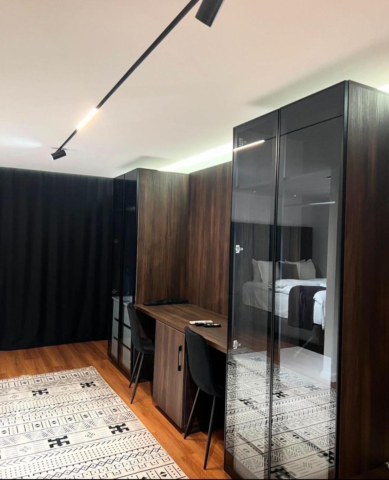 Hotel Europa Prishtina Пристина Екстериор снимка