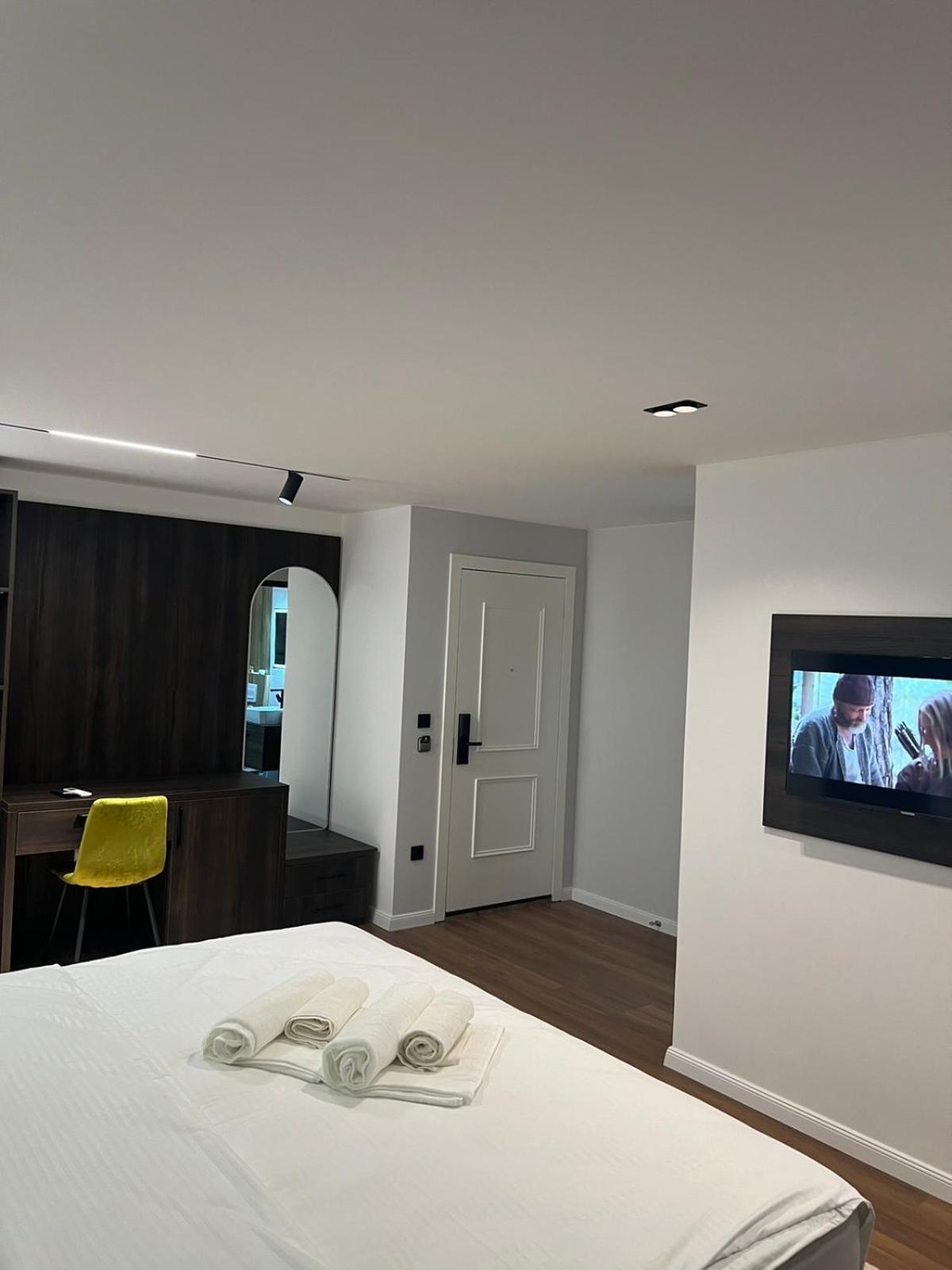 Hotel Europa Prishtina Пристина Екстериор снимка