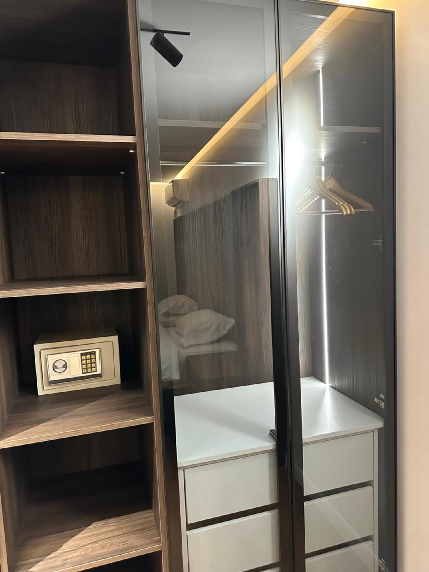 Hotel Europa Prishtina Пристина Екстериор снимка