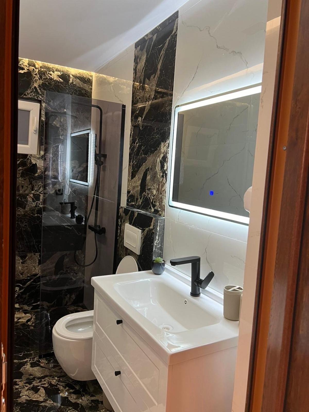 Hotel Europa Prishtina Пристина Екстериор снимка