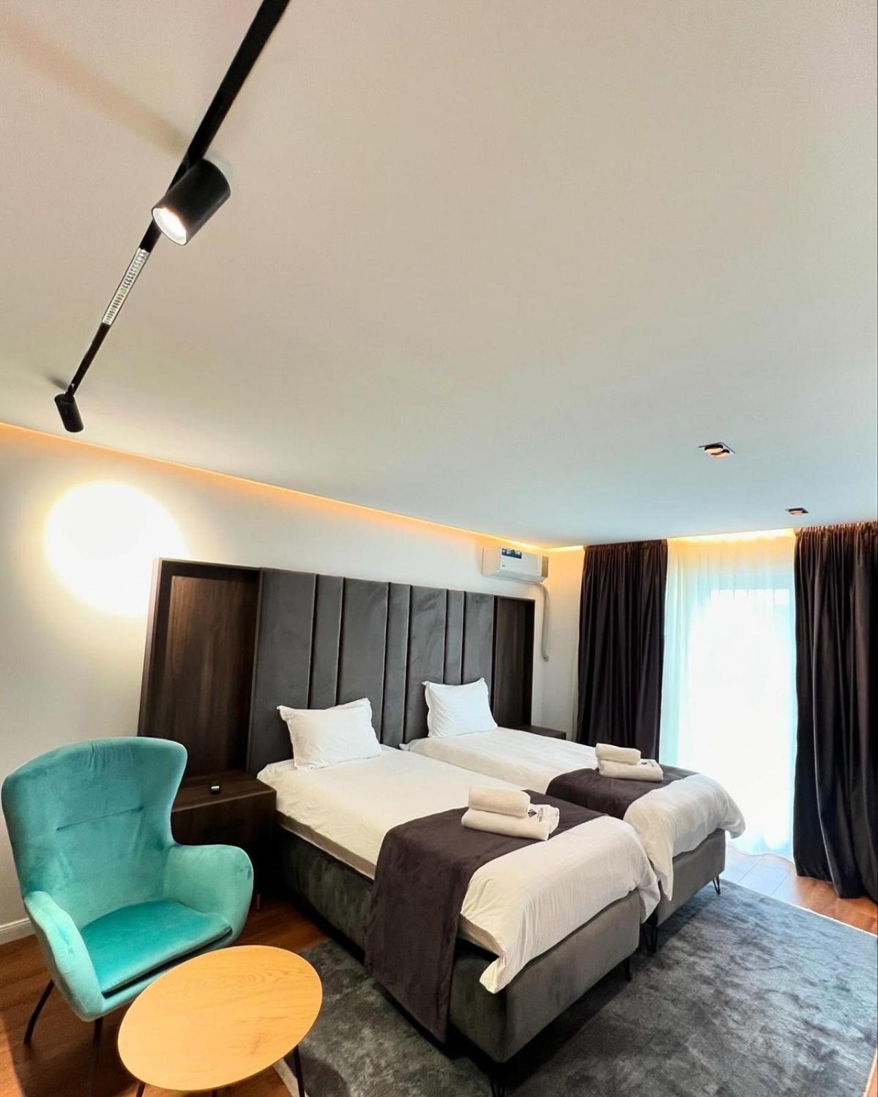Hotel Europa Prishtina Пристина Екстериор снимка
